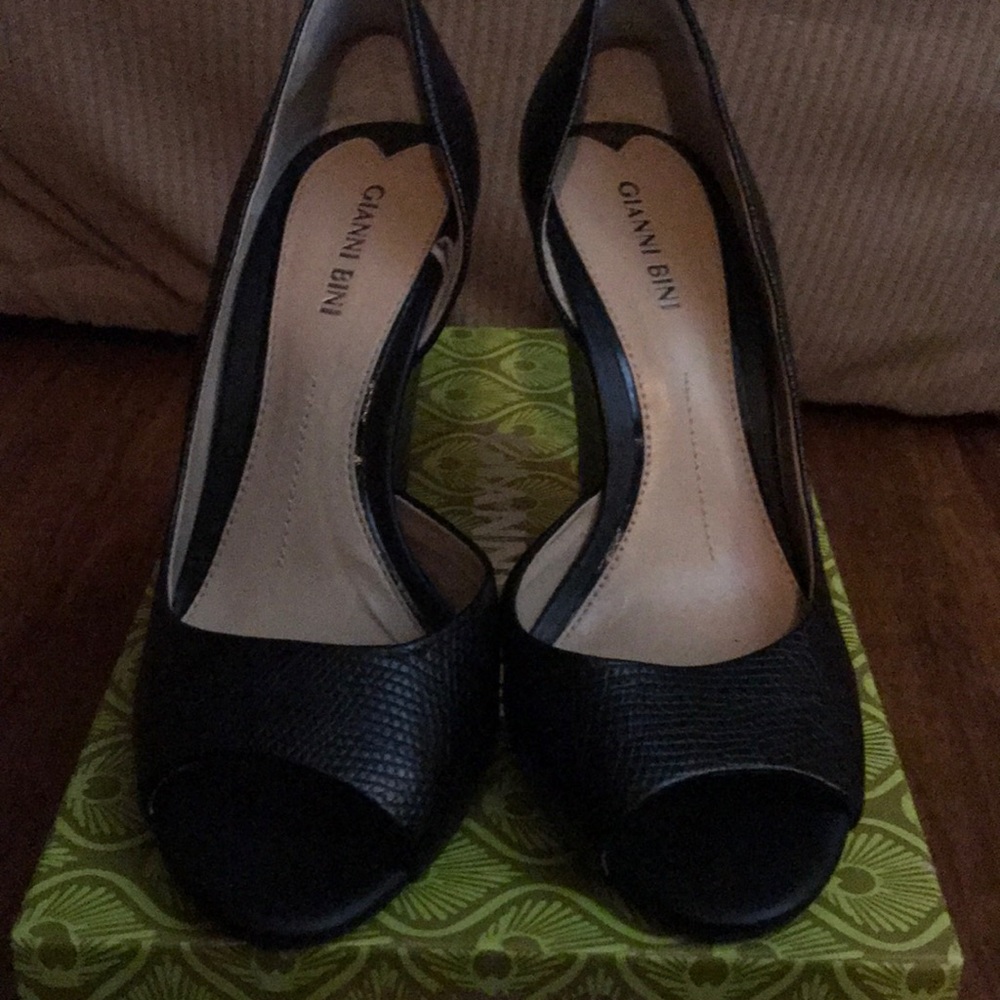 Gianni Bini black shoes